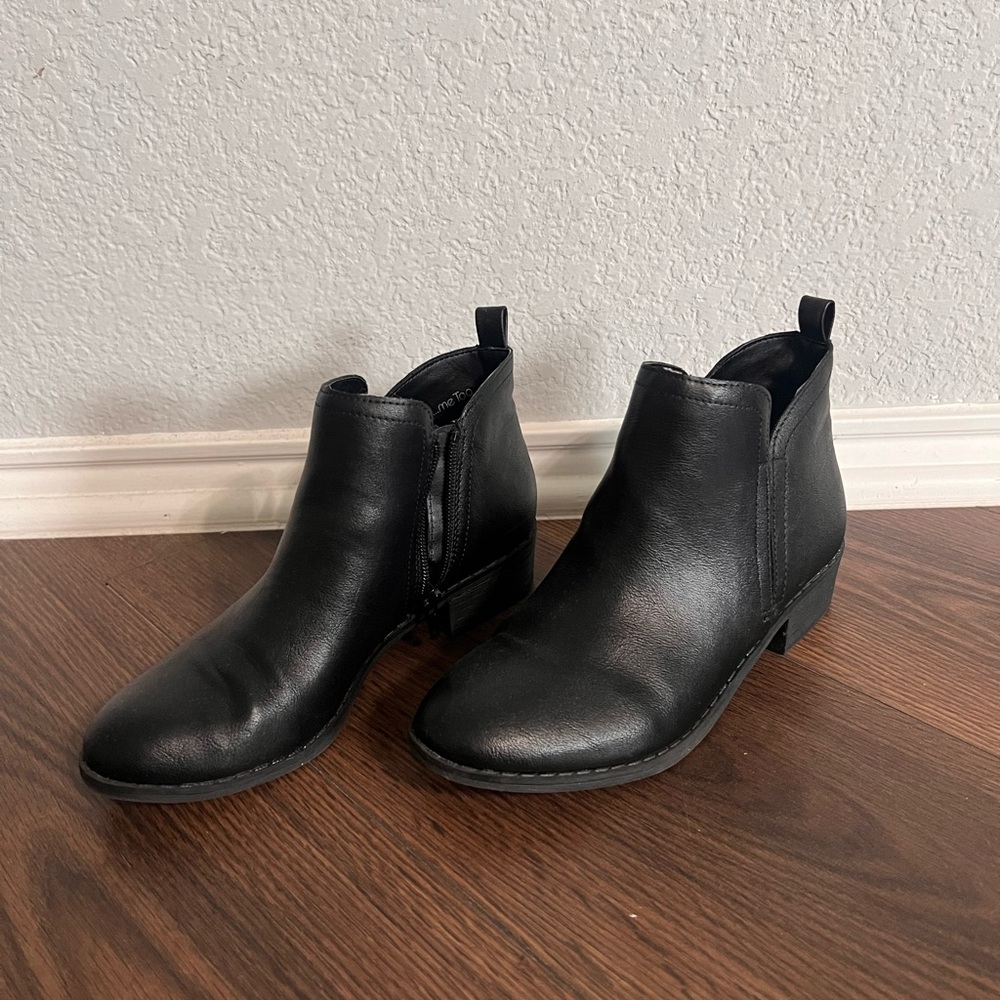 Me Too Sleek Black Ankle Booties